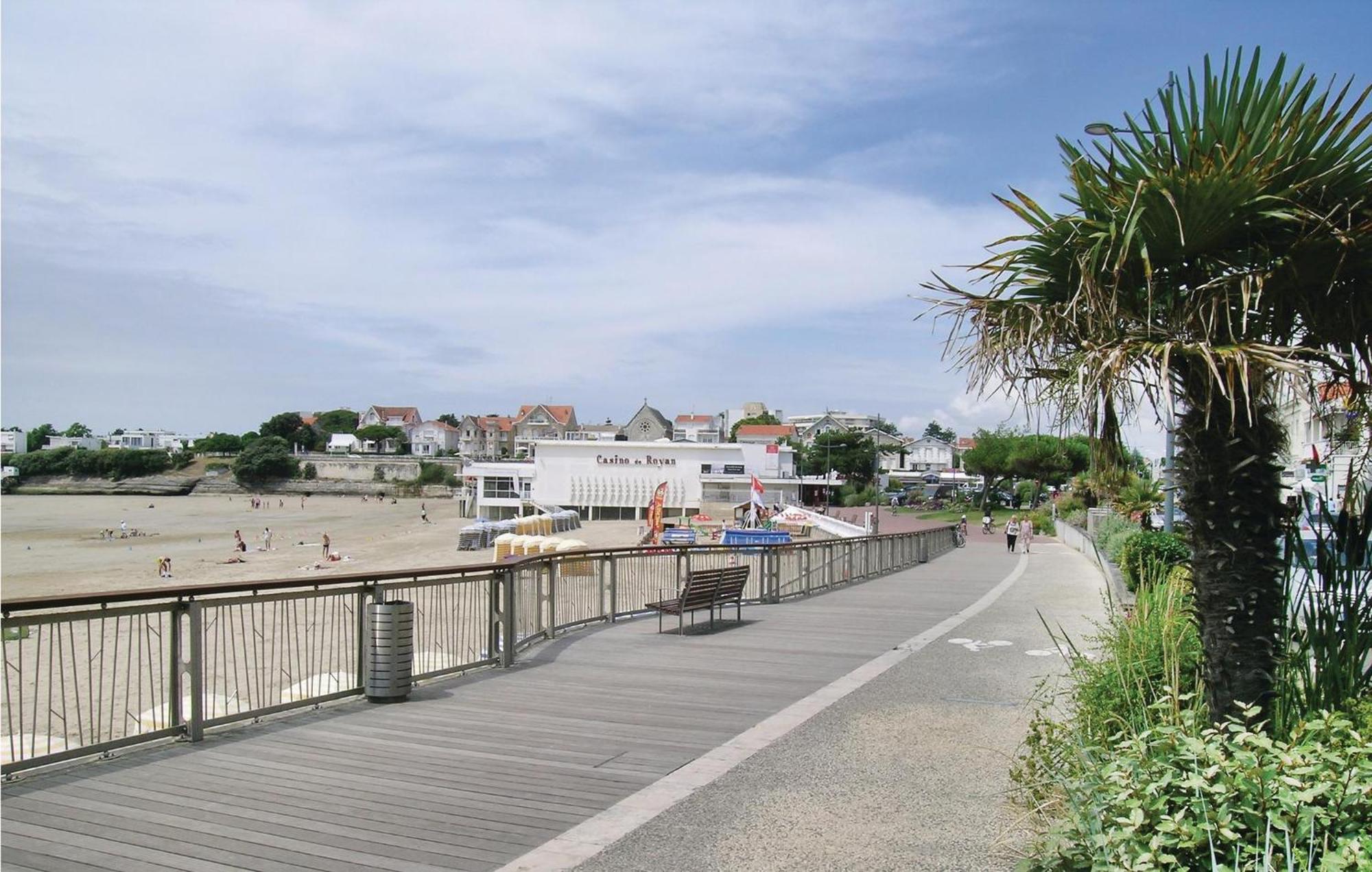 Gorgeous Apartment In Royan With Kitchen Exteriör bild