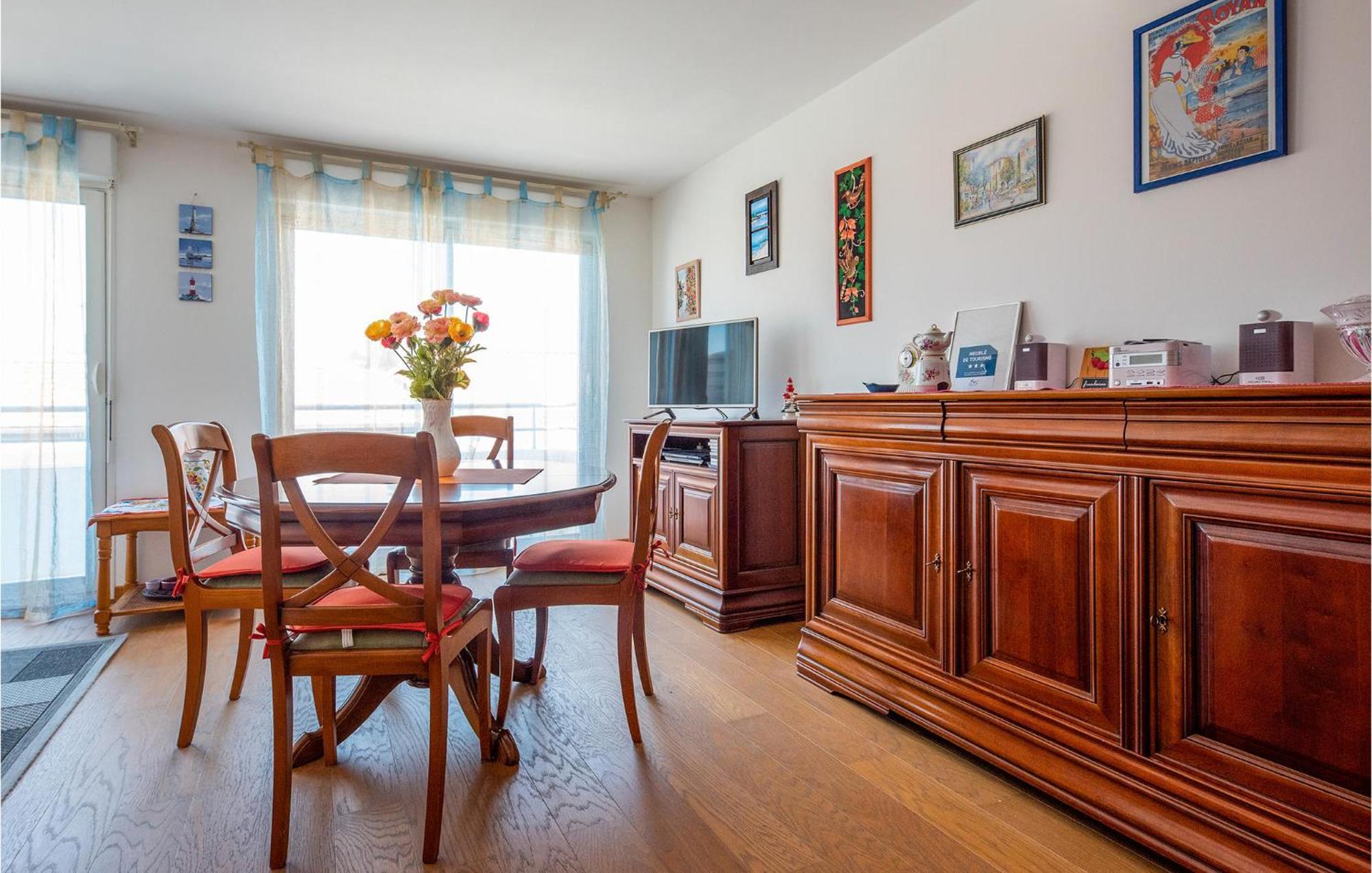 Gorgeous Apartment In Royan With Kitchen Exteriör bild